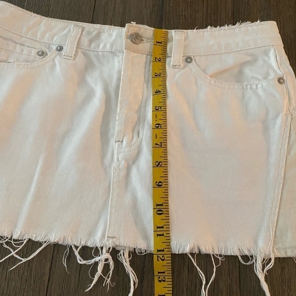 Free People Patched Up Ivory Denim Mini Skirt. Sz 28 - Picture 7 of 13